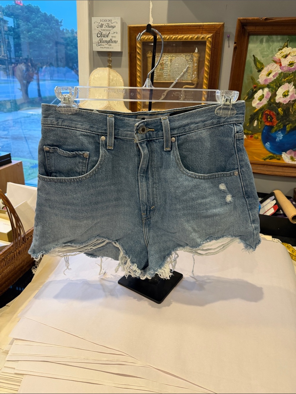 Levi’s SilverTab Distressed Light Blue Denim Cutoff Mom Shorts 30